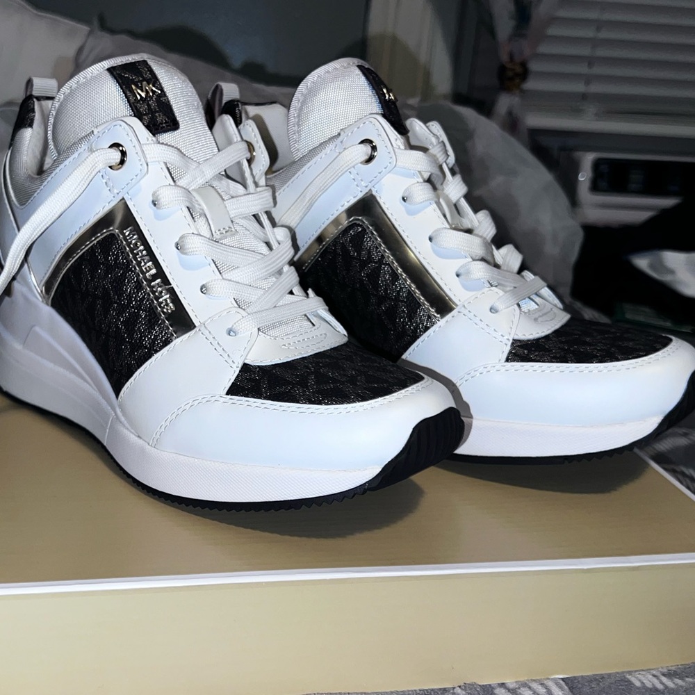 NIB New, Never Worn Michael Kors Georgie Trainer Optic White Multi, size 7